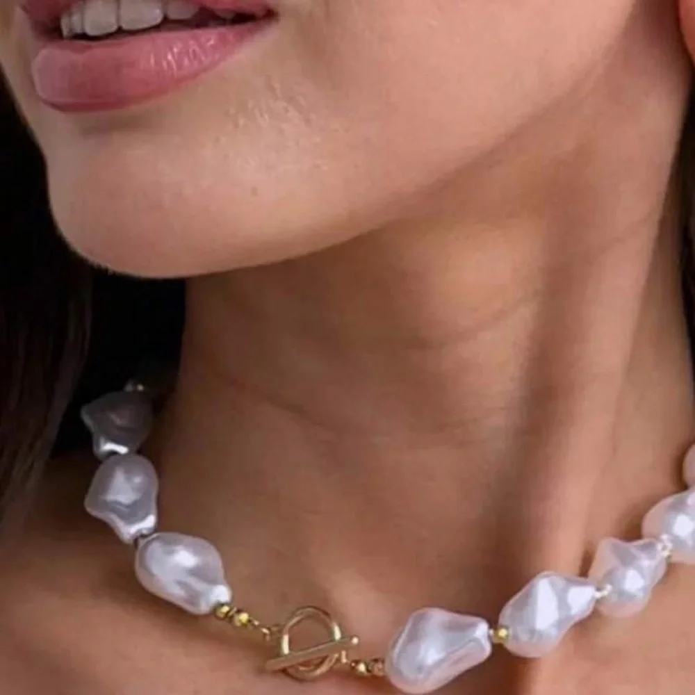 Elegant Pearl Necklace with Gold Accents